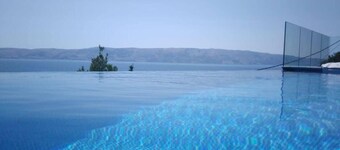 Villa Relax, Amazing View and 2 Pools