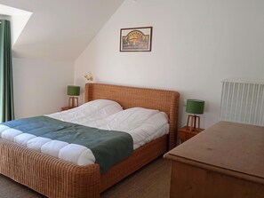 2 chambres, fer et planche à repasser, Wi-Fi, draps fournis