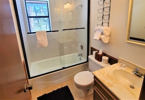 Towels - A Frame of Mind - New Property! - Upper Valley - Gas and Wood Fireplace - Washer (Red River)