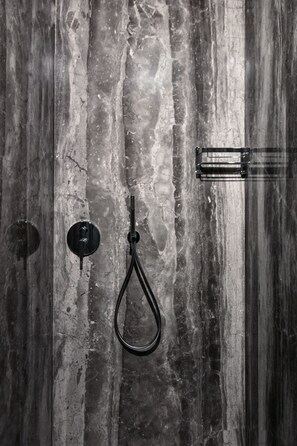 Luxury Apartment | Bathroom