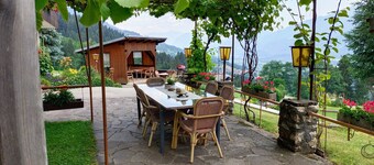 Apartment with mountain views. Newly renovated apartment with terrace and balcony.