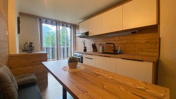 Kühlschrank, Ofen, Herdplatte, Geschirrspüler