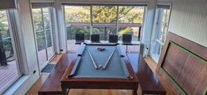 Game room - The Yard - Comfortable Home in Riverside (Riverside)