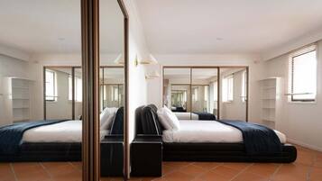 4 bedrooms, iron/ironing board, free WiFi, bed sheets