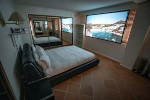 4 bedrooms, iron/ironing board, free WiFi, bed sheets - The Yard - Comfortable Home in Riverside (Riverside)