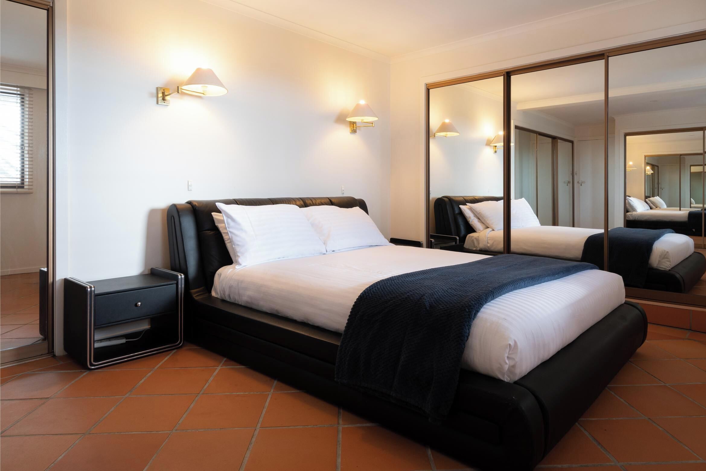 4 habitaciones, tabla de planchar con plancha y wifi gratis 