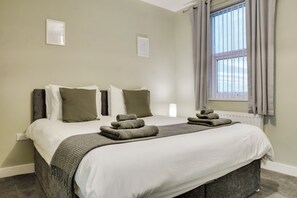 2 Schlafzimmer, Verdunkelungsvorhänge, Bügeleisen/Bügelbrett