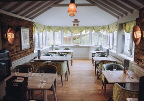 Daily full breakfast (GBP 20 per person)