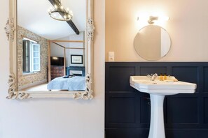4 Schlafzimmer, Schreibtisch, WLAN, Bettwäsche