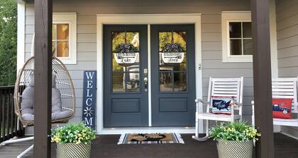Bueller's Barrel House - Your Exquisite Getaway (Golf Cart Included)