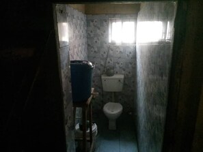 Combined shower/bathtub, soap