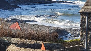 Una spiaggia nelle vicinanze
