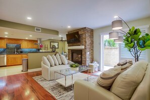 Smart TV, fireplace