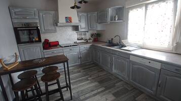 Réfrigérateur, four, plaque de cuisson, lave-vaisselle