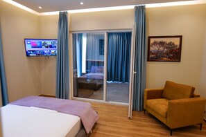 Queen Suite | Zimmersafe, individuell dekoriert, Schreibtisch