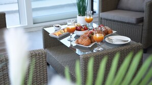 Free daily continental breakfast  - 6 Milje Hotel (Ksamil)