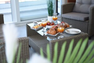 Free daily continental breakfast