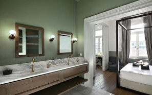 ATHINAIDOS UNIQUE RESIDENCE by K&K | Bathroom