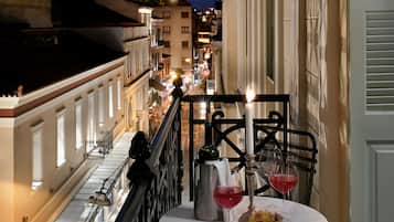 ATHINAIDOS PLATINUM LOFT WITH JACUZZI by K&K | Terrace/patio