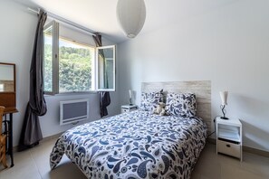 3 chambres, fer et planche à repasser, accès au Wi-Fi (inclus)