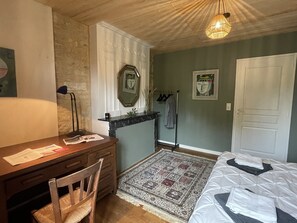 7 Schlafzimmer, Schreibtisch, Bügeleisen/Bügelbrett, kostenloses WLAN