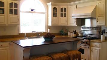 雪櫃、微波爐、焗爐、爐具