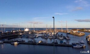 Marina - Harbour View, 50m to the Beach and free Parking!  (Nairn)