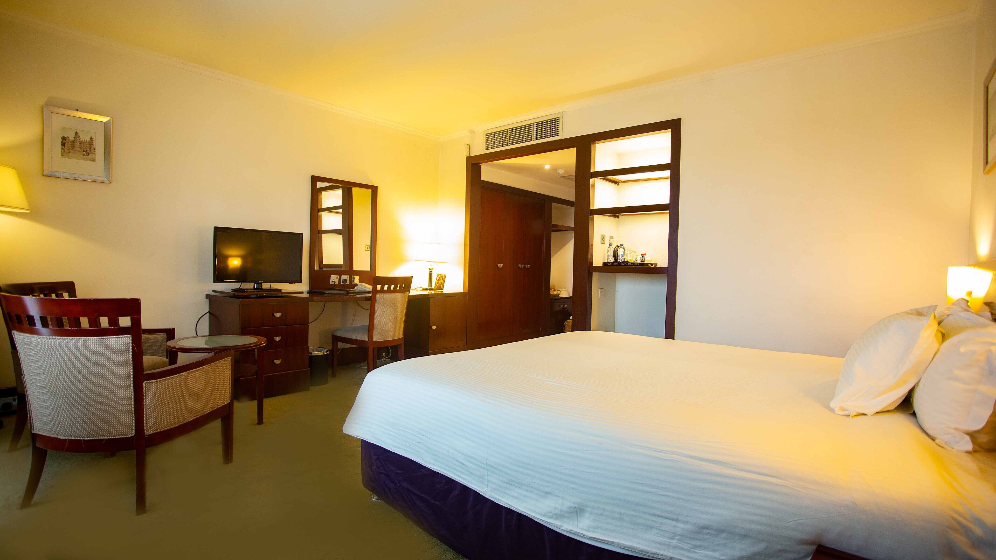 deluxe room | desk, free wifi, bed sheets