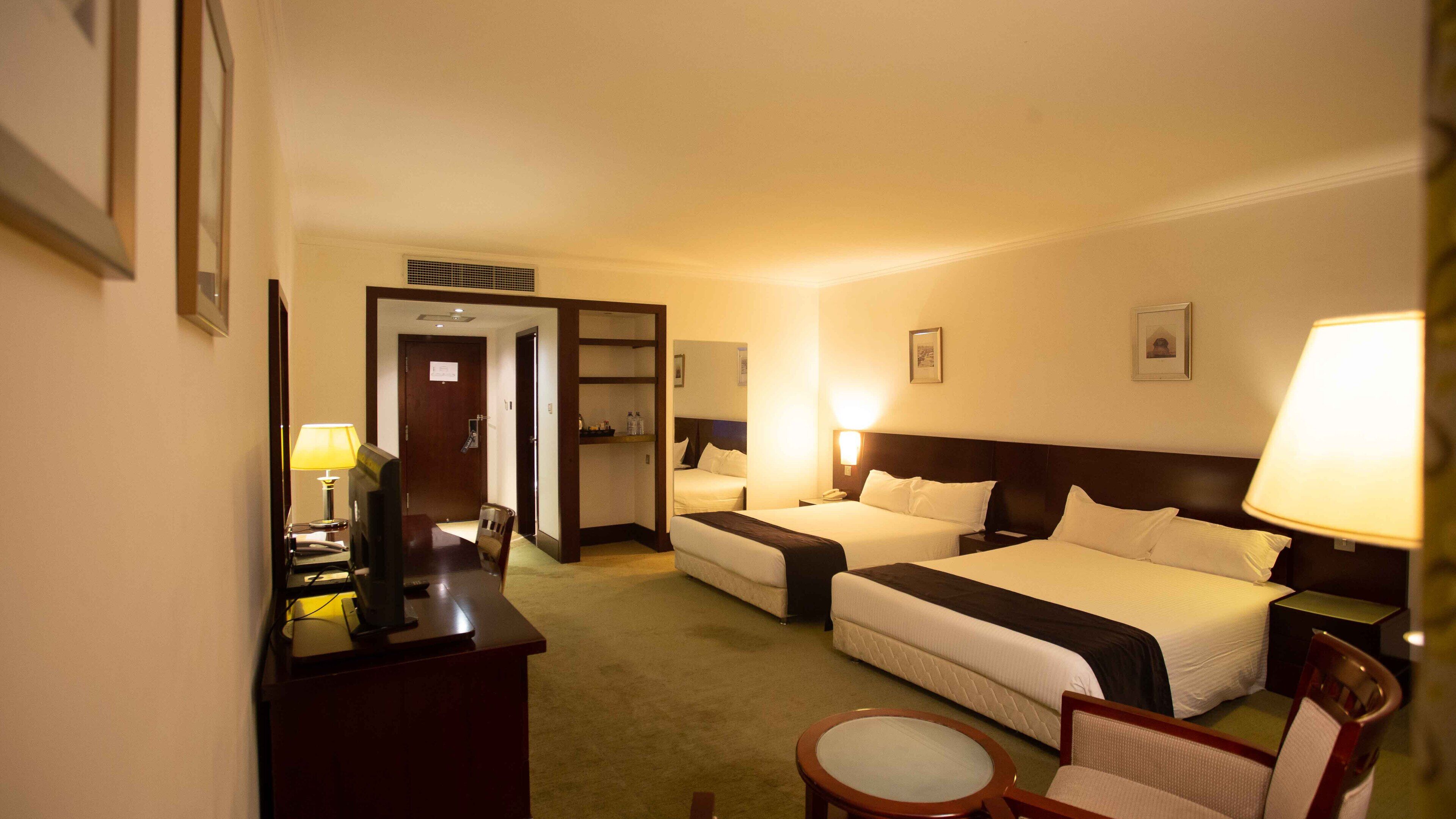 family room | desk, free wifi, bed sheets