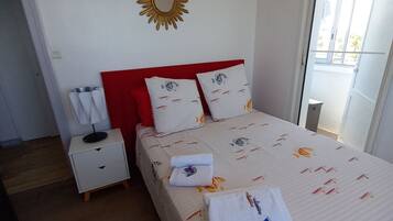 2 chambres, coffres-forts dans les chambres, fer et planche Ă repasser