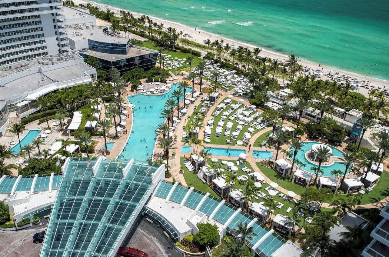 حمّام سباحة خارجي