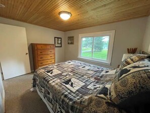 3 chambres, bureau, Wi-Fi gratuit, draps fournis