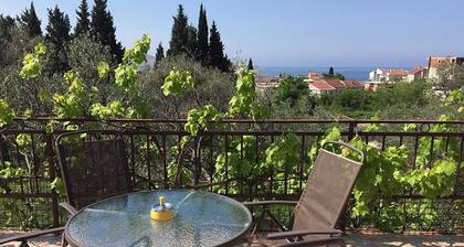Apartments with a big terrace & swimming pool - 5 min to the beach