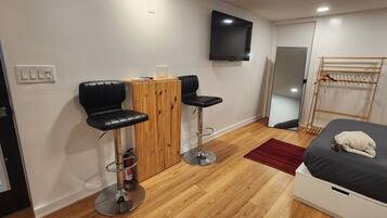 1 slaapkamer, een bureau, gratis wifi, beddengoed