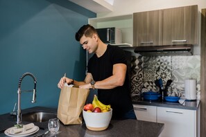 Microwave, coffee/tea maker, cookware/dishes/utensils, dining tables - NIU Modern Apartments near WTC & Condesa - Roma Sur (Mexico City)