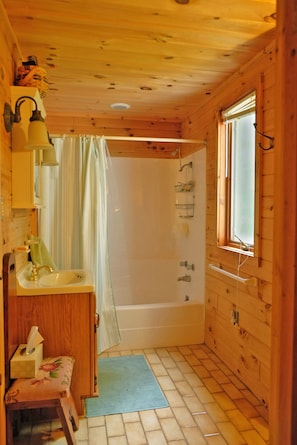 Combined shower/bathtub, towels, soap, shampoo