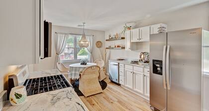 3 miles to Stone Harbor beach-updated 3BR with private deck