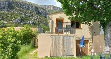 Charming gîte 300m from the picturesque village of Rougon