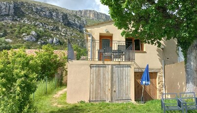 Charming gîte 300m from the picturesque village of Rougon
