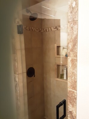 Combined shower/tub, towels, soap, toilet paper