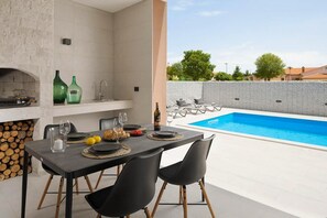 Pool - Villa Ovis - Three Bedroom Villa, Sleeps 8 (Peresiji)