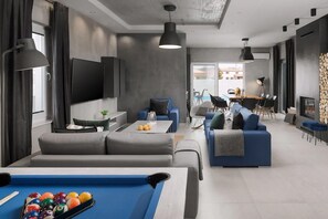 TV, fireplace, DVD player, books