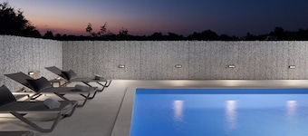 Villa Ovis - Three Bedroom Villa, Sleeps 8