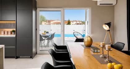 Villa Ovis - Three Bedroom Villa, Sleeps 8