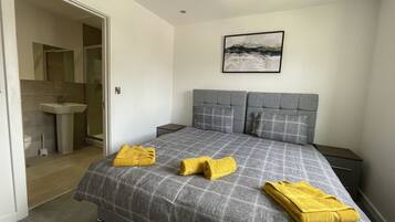 Luxury Apartment | 2 bilik tidur, seterika/papan seterika, Wi-fi percuma, cadar katil