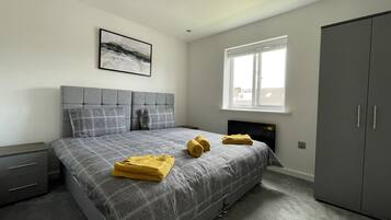 Luxury Apartment | 2 bedrooms, iron/ironing board, free WiFi, bed sheets