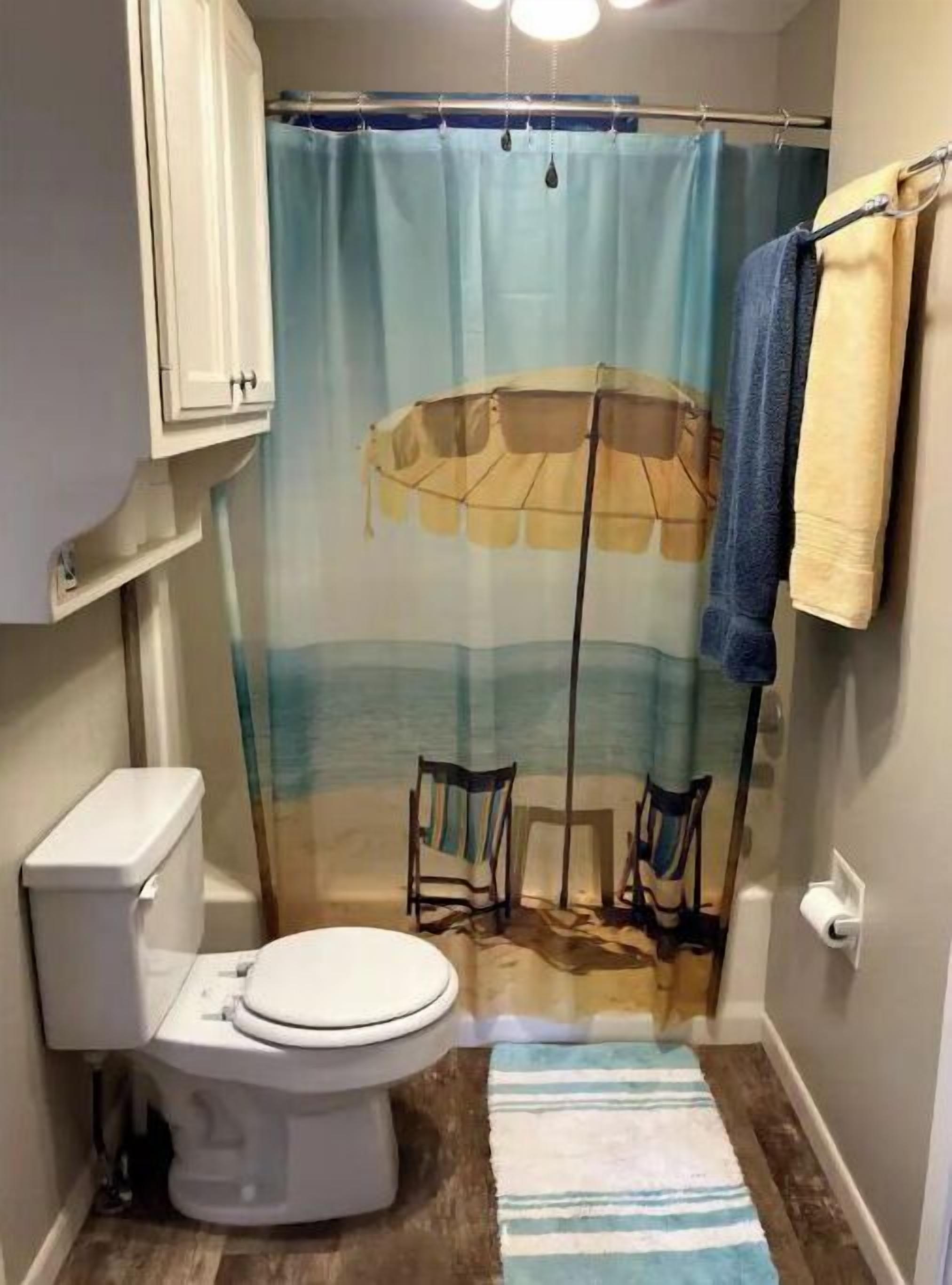 Combined shower/bathtub, hair dryer, towels, soap