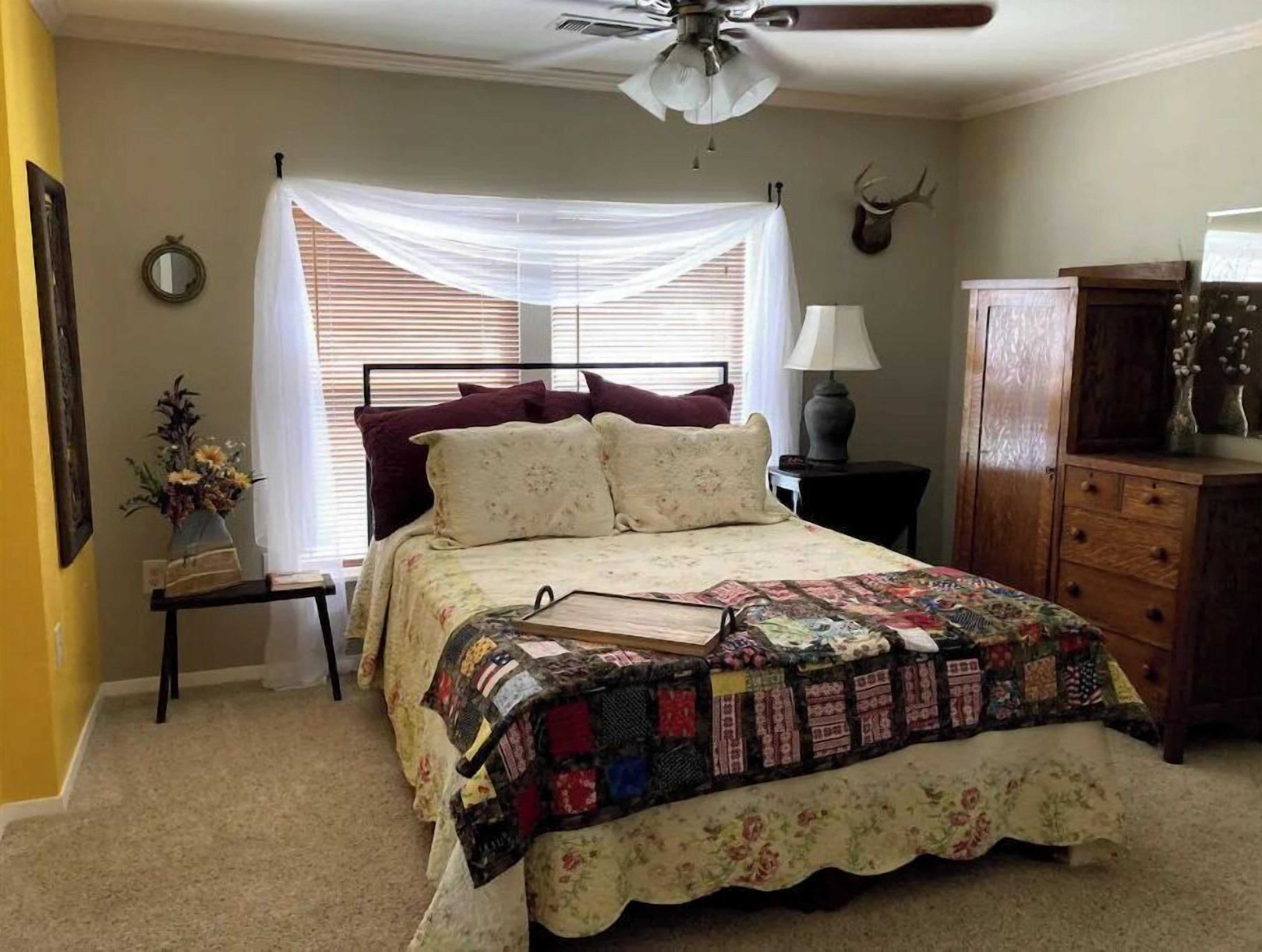 3 bedrooms, iron/ironing board, free WiFi, bed sheets