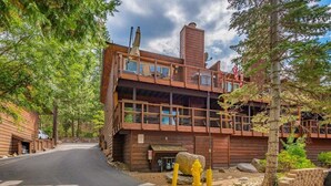 A two-story building with a balcony, a flag, and a fire hydrant. - Brockway Shores Condo in Kings Beach -Lakeview (Kings Beach)