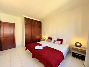 Iron/ironing board, free WiFi, bed sheets